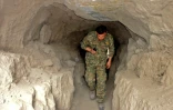 Un soldat du régime dans un tunnel creusé par les forces loyalistes à Deir Ezzor