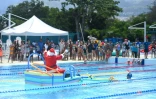 Le Port : le père Noël fait une escale à la piscine