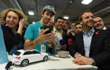 Emmanuel Macron, alors ministre de l'Economie, en visite avec Muriel Pénicaud au CES de Las Vegas le 6 janvier 2016