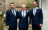Rupert Murdoch, avec ses fils Lachlan (g), et James (d), le 5 mars 2016 à Londres