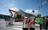 Le rocher de Gibraltar en arrière-plan, pendant des travaux visant à supprimer la frontière entre l'Espagne et Gibraltar, le 29 juin 2026