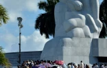 Des milliers de Cubains font la queue pour rendre hommage à Fidel Castro, au Mémorial de José Marti, Place de la Révolution, le 28 novembre 2016 à La Havane