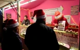 Le marché de Noël des Champs-Elysées le 16 décembre 2012 à Paris