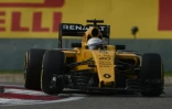 Le Danois Kevin Magnussen, en Renault, lors du Grand Prix de China, le 17 avril 2016 à Shanghai