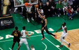 Le joueur des Warriors Jordan Poole fait un lay up lors de la victoire de Golden State face aux Celtics dans le match N.4 de la finale NBA, le 10 juin 2022 à Boston.