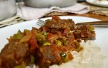 Rosmy vous prépare un rougail saucisses aux fleurs zoignon