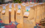 Le Port : vente de riz cultivé en milieu urbain au marché forain