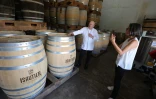 Saint-Pierre : le chef triplement étoilé Thierry Marx en visite au musée du Rhum