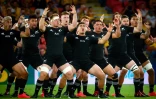 Le haka des Néo-Zélandais avant d'affronter l'Australie lors du Tri-Nations, à Brisbane, le 7 novembre 2020