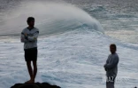 Maintien de la vigilance jaune vagues - submersion entre le Port et Saint-Philippe