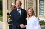 Photo de la présidence tunisienne montrant la Première ministre italienne Giorgia Meloni reçue par le président tunisien Kais Saied, le 16 juillet 2023 à Tunis