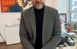 Sebastian Wagemeyer, maire (SPD) de Lüdenscheid, dans  l'ouest de l'Allemagne, pose dans son bureau le 16 janvier 2025 