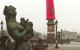 En décembre 1993, l'association Act Up plaçait un préservatif sur l'obélisque de la place de la Concorde lors de la journée mondiale de lutte contre le Sida