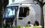 Le camion avec lequel Mohamed Lahouaiej-Bouhlel a foncé sur la foule sur la Promenade des Anglais à Nice, photographié le 15 juillet 2016