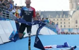  Jules Ribstein, champion paralympique de para-triathlon en catégorie PTS2, le 2 septembre 2024 à Paris © Alain JOCARD / AFP 