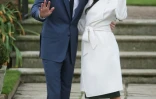Le prince Harry et sa future femme Meghan Markle posent devant les photographes le 27 novembre 2017 dans les jardins du palais de Kensington à Londres
