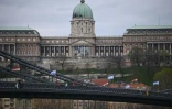 Des drapeaux israéliens et hongrois à Budapest avant l'arrivée du Premier ministre israélien Benjamin Netanyahu, le 2 avril 2025 en Hongrie