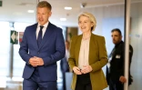 Le futur Premier ministre hongrois Peter Magyar (g) et la présidente de la Commission européenne Ursula von der Leyen, à Bruxelles, le 29 avril 2026
