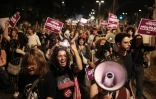 Des partisans de la gauche israélienne manifestent pour réclamer la formation d'un gouvernement avec les partis arabes, le 28 octobre 2026 à Tel-Aviv  