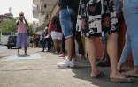 File d'attente devant un centre de vaccination contre le Covid-19 à Fort-de-France, en Martinique, le 3 août 2021