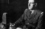 De Gaulle enregistre l'appel du 18 juin 1940, appelé à entrer dans l'histoire, dans un des studios londoniens de la BBC