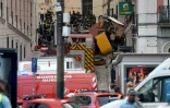 Police et pompiers sur le site de l'accident de funiculaire qui a fait plusieurs morts à Lisbonne, au Portugal, le 3 septembre 2025