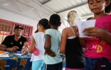 Yannick Noah en visite à l'école Blanche Pierson à Saint-Paul