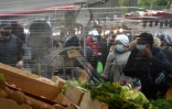 Un marché de plein air à Paris, le 30 octobre 2020