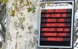 Affichage de la mairie de Millas, le 16 décembre 2017 pour informer de l'annulation de toutes les festivités de la ville après l'accident entre un autocar et un TER