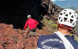 Deux gendarmes du Peloton de gendarmerie de haute montagne accompagnaient des scientifiques de l\'Observatoire du volcanologique.