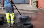Saint-Paul : la ville récupère et recycle les pneus laissés à l'abandon 