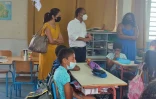 Saint-Paul : le maire visite une école élémentaire