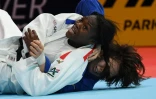 Clarisse Agbegnenou en or dans la catégorie des -63 kg aux Mondiaux de Tokyo après sa victoire sur la Japonaise Miku Tashiro, le 28 août 2019