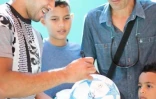 Dimitri Payet rend visite aux enfants de l\'association Famill\'Espoir