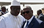 Le président sénégalais  Macky Sall accueilli par son homologue malien Ibrahim Boubacar Keita à son arrivée le 22 novembre 2015 à Bamako