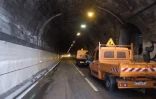 Le tunnel inondé et fermé sur la route du littoral