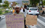 Mobilisation citoyenne : un barrage filtrant installé sur le Barachois par une trentaine de personnes