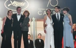 Anne Wiazemsky (3eG) le 21 mai 2017 au dernier Festival de Cannes avec l'équipe du film "Le Redoutable" de Michel Hazanavicius (2eG)