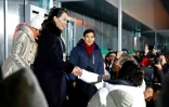 Kim Yo Jong, soeur du leader nord-coréen serre la main du président sud-coréen Moon Jae-in, lors de la cérémonie d'ouverture des Jeux olympiques à Pyeongchang, le 10 février 2018