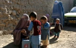 Des enfants se font vacciner contre la poliomyélite, le 20 mars 2019 dans la province de Kandahar, en Afghanistan