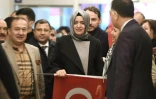 La ministre turque de la Famille Fatma Betul Sayan Kaya à son arrivée à l'aéroport le 12 mars 2017 à Istanbul