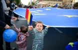 Manifestation pour l'UE et contre l'extrême droite, à une semaine du second tour de la présidentielle roumaine, le 9 mai 2025 à Bucarest