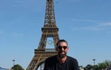 La légende de la natation Michael Phelps photographié au Trocadéro le 6 août devant la Tour Eiffel