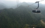 Vue sur le téléphérique dans le mont Fansipan, au Vietnam, le 1er octobre 2016