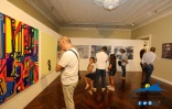 Exposition photo documentaire et peinture abstraite villa Région