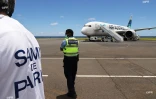 avion boeing 787 air austral présentation évacuations sanitaires aéroport roland garros
