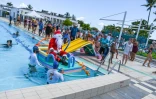 Le Port : le père Noël fait une escale à la piscine