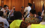 Annick Girardin devant les gilets jaunes en Préfecture