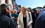 Marine Le Pen lors d'un déplacement à Saint-Rémy-sur-Avre, dans l'Eure-et-Loir, le 16 avril 2022