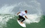 Le Français Joan Duru lors de la finale des Mondiaux de surf à Biarritz, le 28 mai 2017